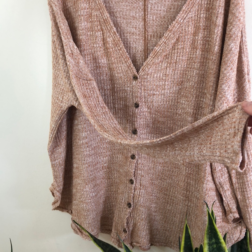 SOLD 🌺URBAN OUTFITTERS OUT FROM UNDER LONG SLEEVE - Picture 6 of 6